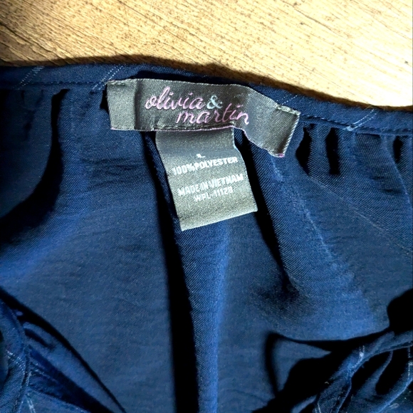 Olivia & Martin Women's Blouse, Size Large - Picture 5 of 6